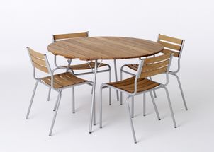 家居实木家具保养指南 让经典永驻，守护自然之美